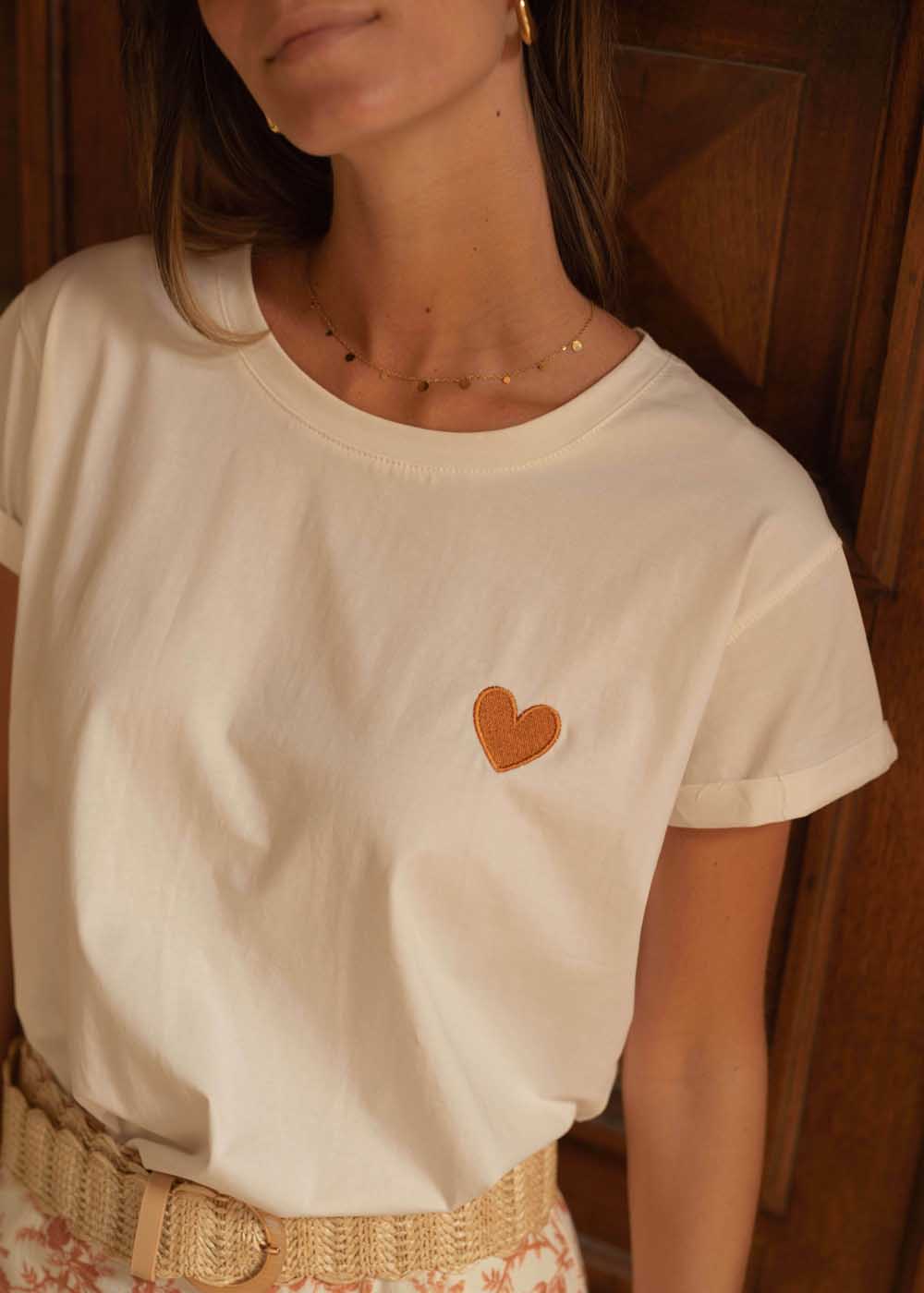 Camicie colorate come abbinarle: gli outfit Primavera Estate 2024